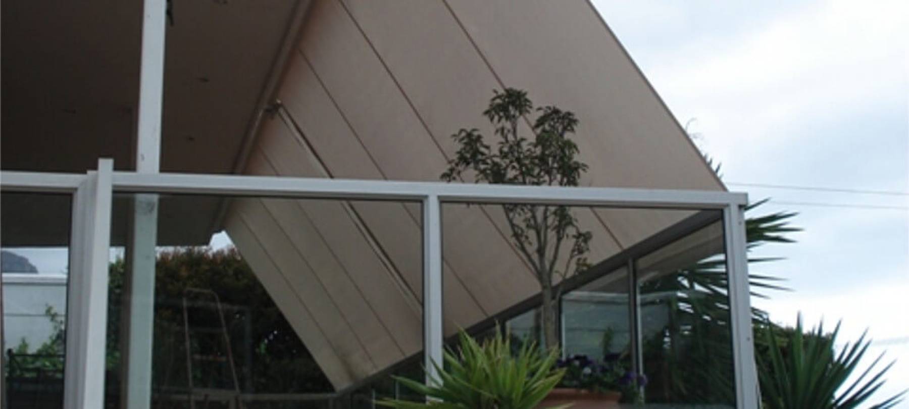 Awnings and pergolas shade system