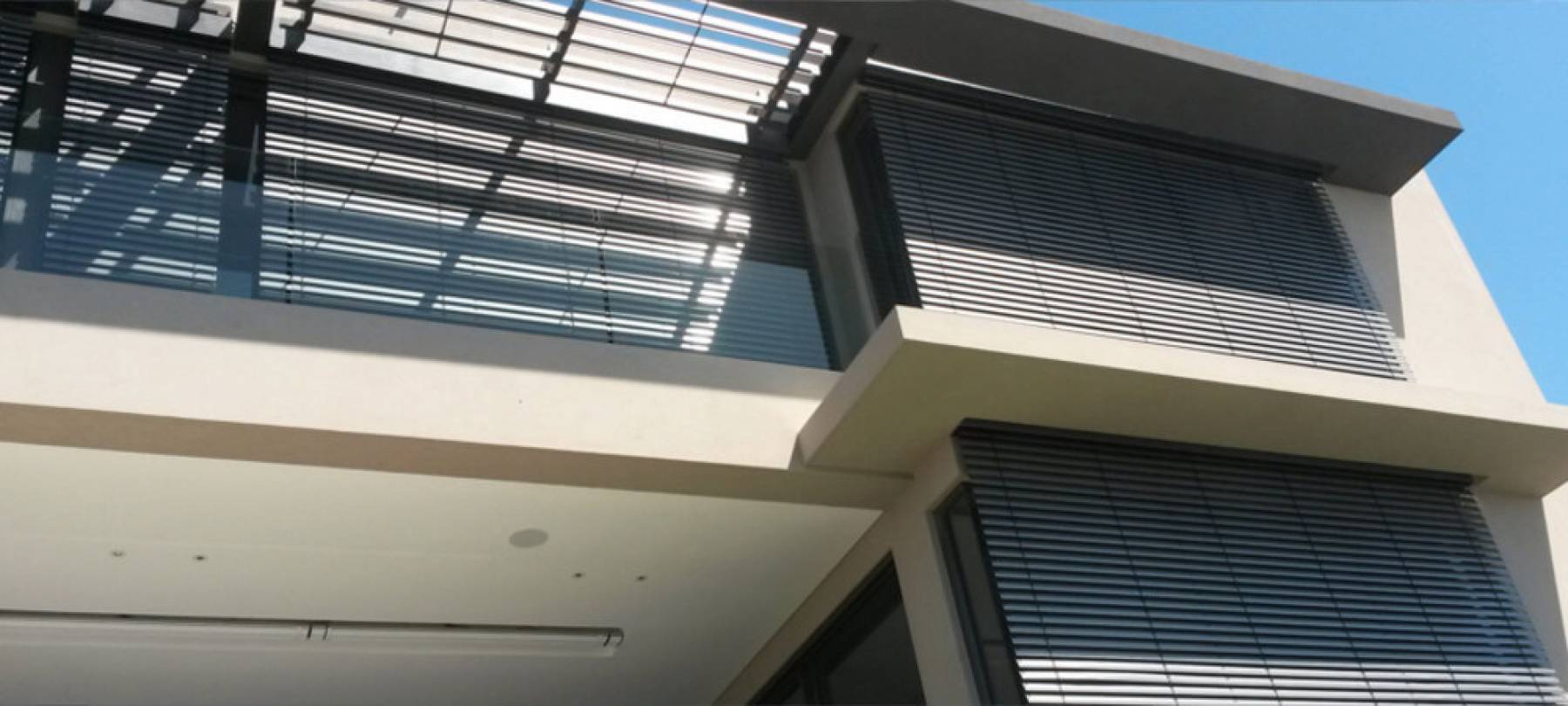 External venetian blinds installation